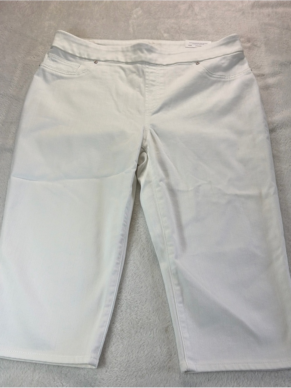 Chico’s White Pull-On Capri Pants Women’s Size 2.5 (US 14) New With Tags